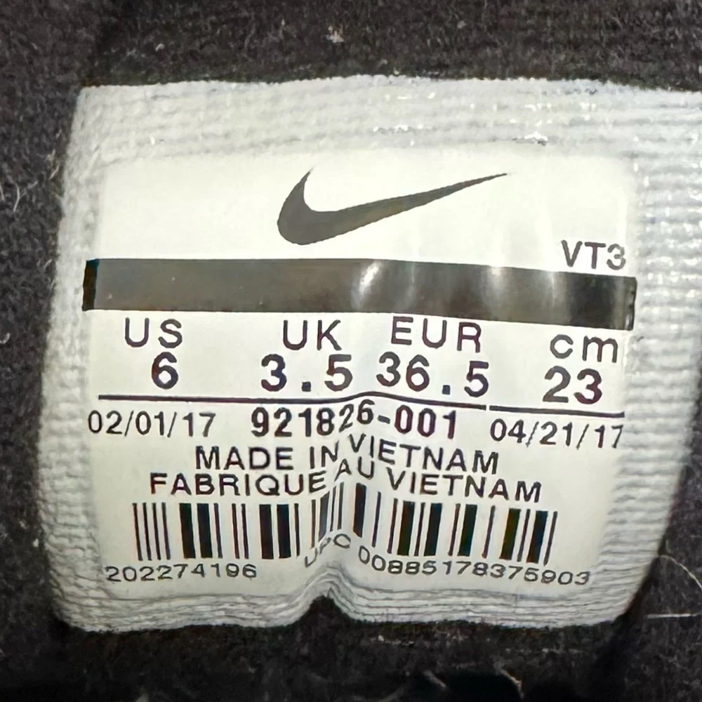 Nike Black & White 97 Air Max Athletic‎ Sneakers 6/7.5